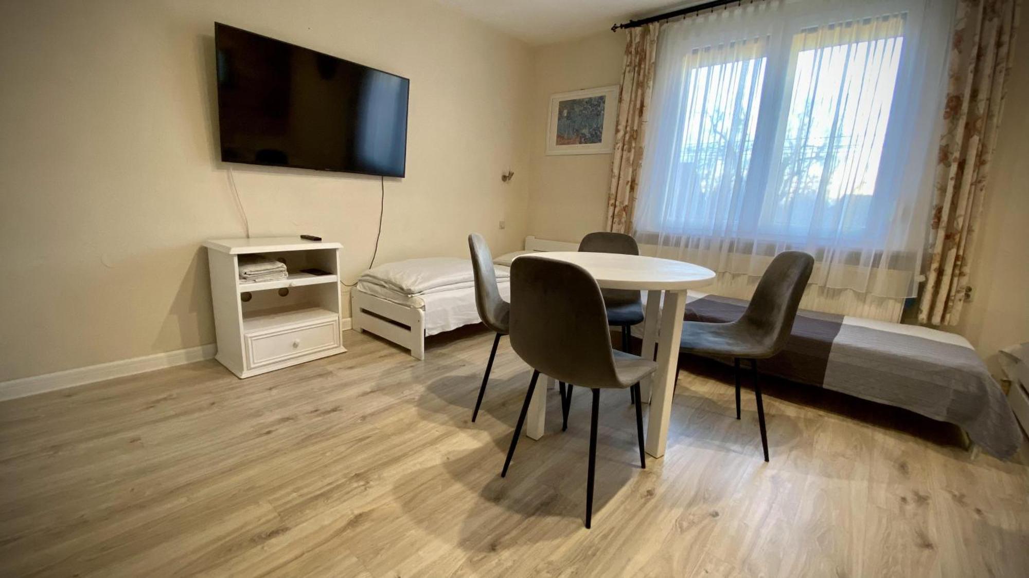 Villa Pod Orzechem W Zaniemyslu المظهر الخارجي الصورة