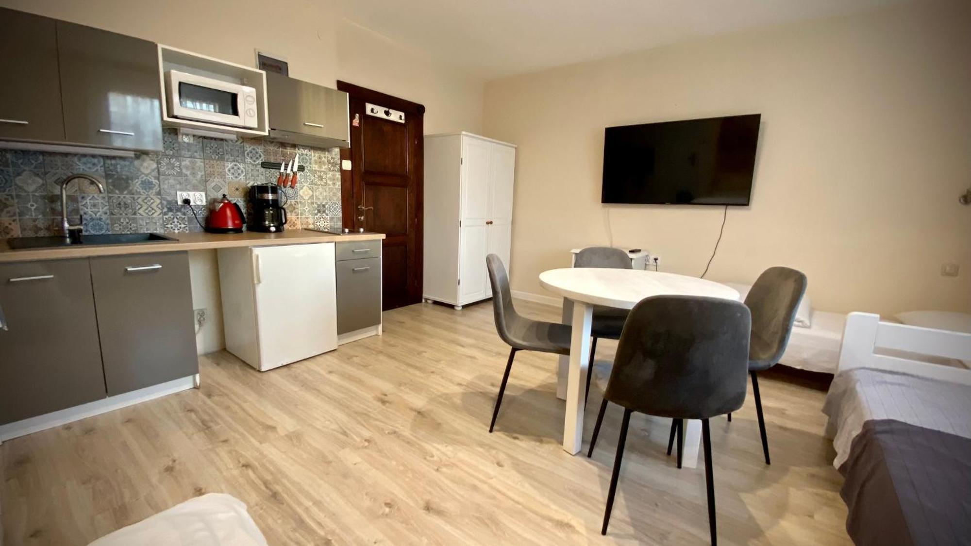 Villa Pod Orzechem W Zaniemyslu المظهر الخارجي الصورة