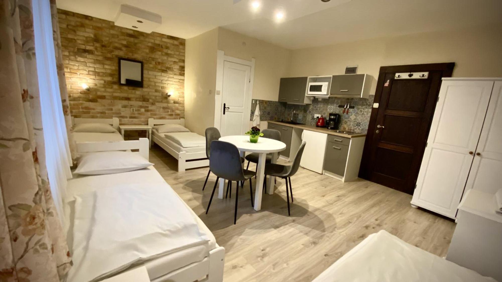Villa Pod Orzechem W Zaniemyslu المظهر الخارجي الصورة