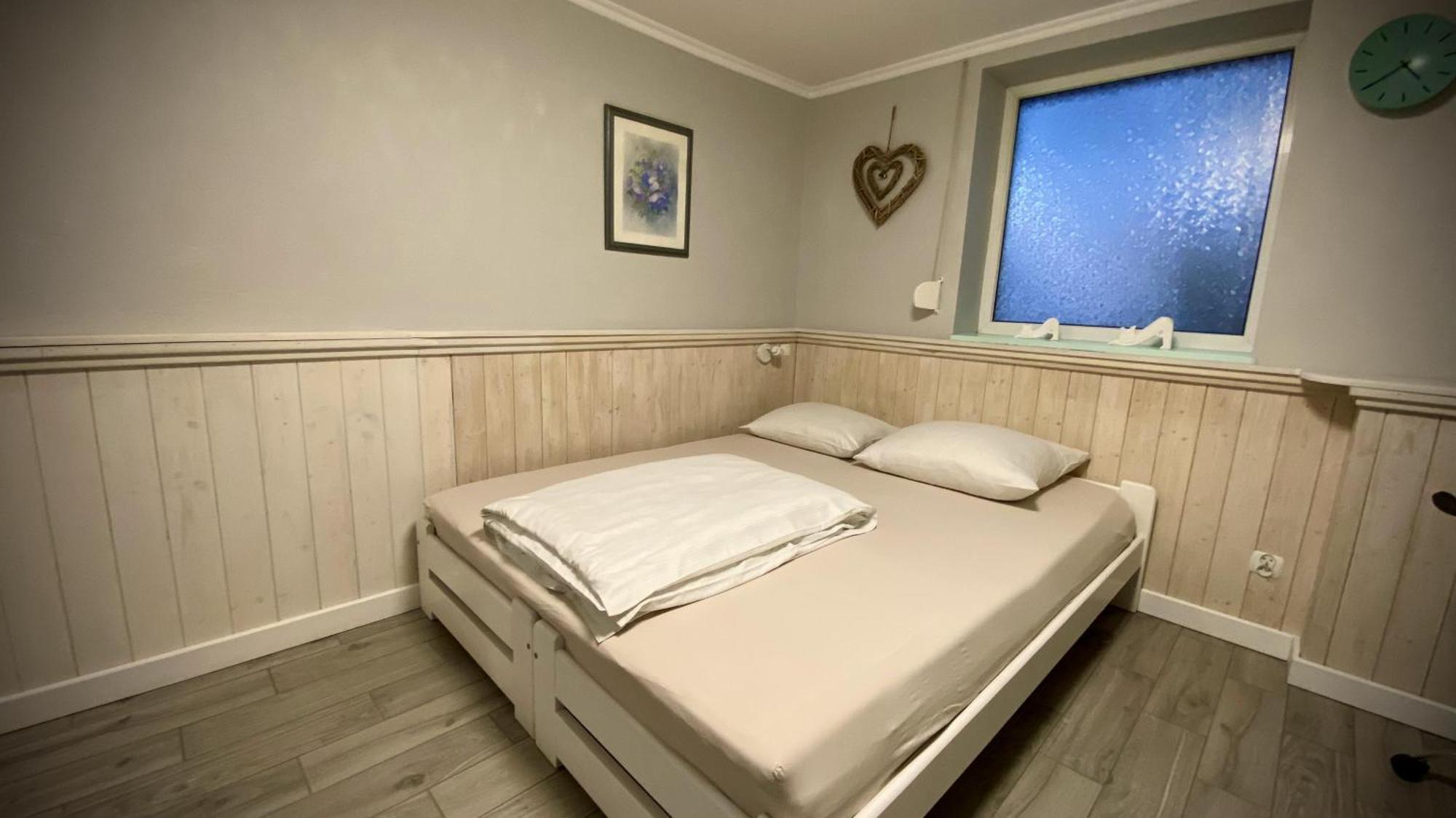 Villa Pod Orzechem W Zaniemyslu المظهر الخارجي الصورة