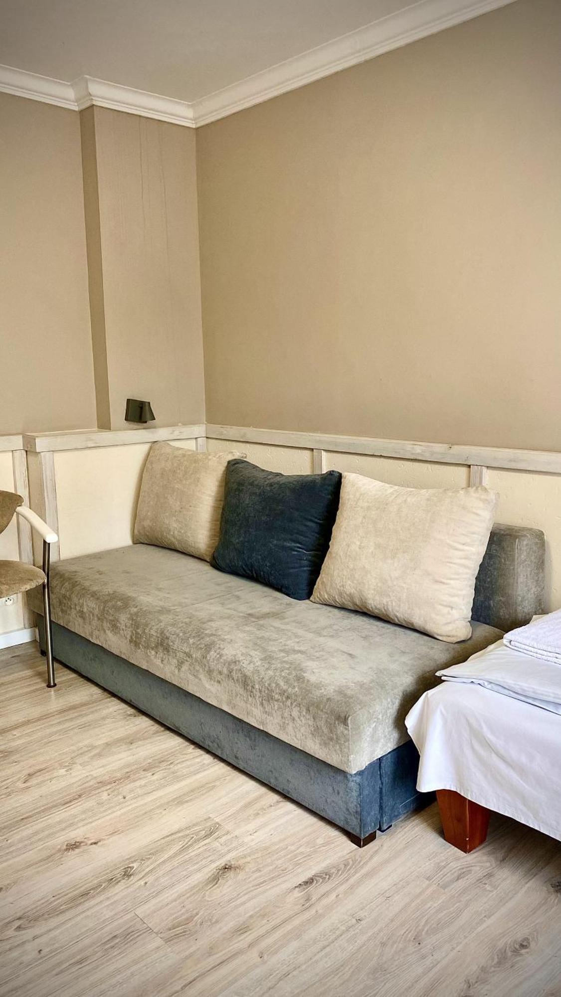 Villa Pod Orzechem W Zaniemyslu المظهر الخارجي الصورة