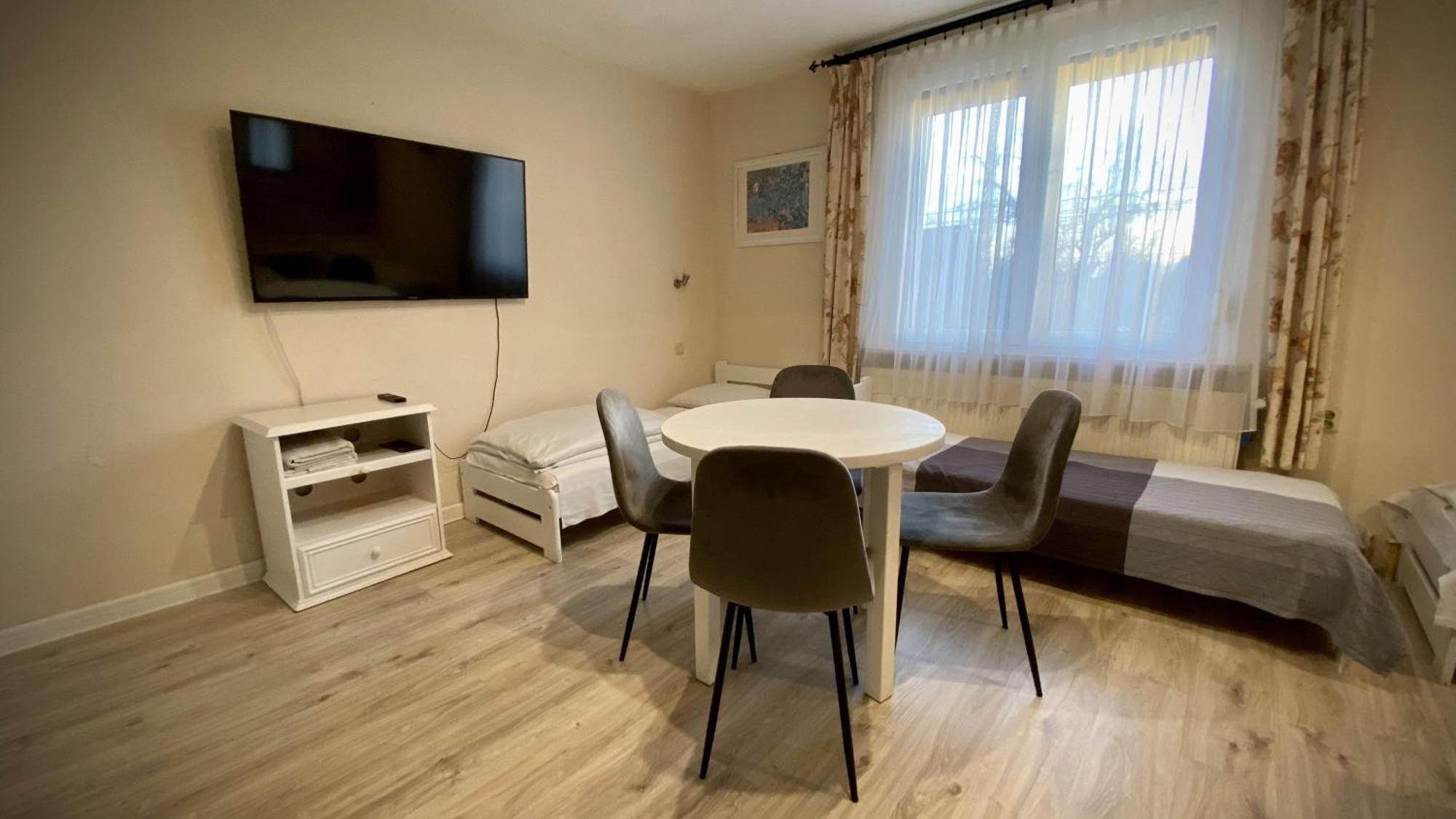 Villa Pod Orzechem W Zaniemyslu المظهر الخارجي الصورة