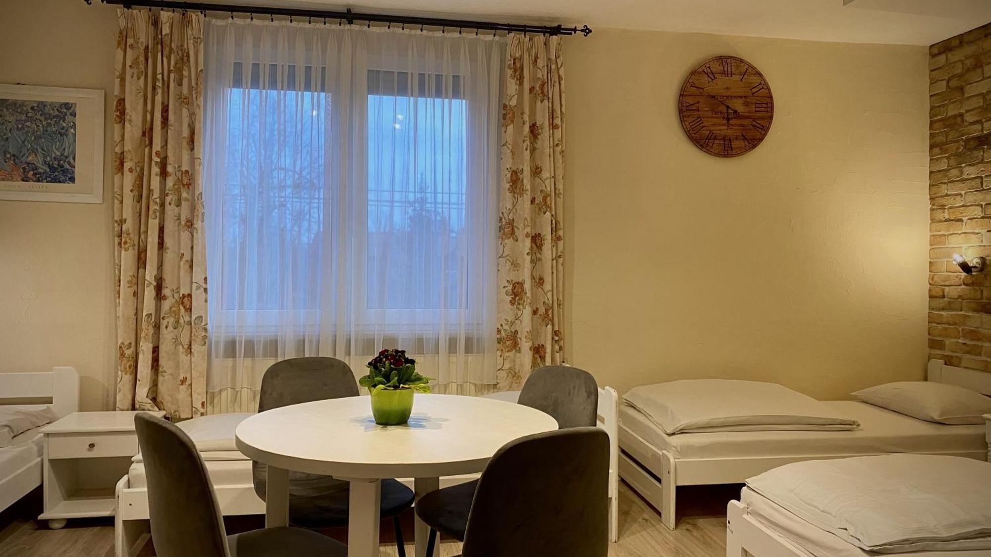 Villa Pod Orzechem W Zaniemyslu المظهر الخارجي الصورة