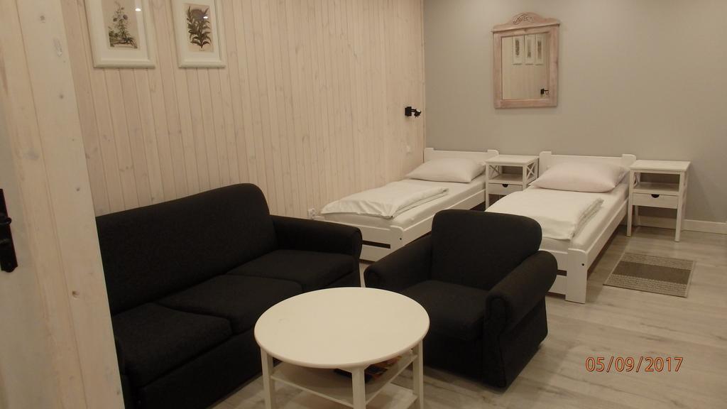 Villa Pod Orzechem W Zaniemyslu المظهر الخارجي الصورة