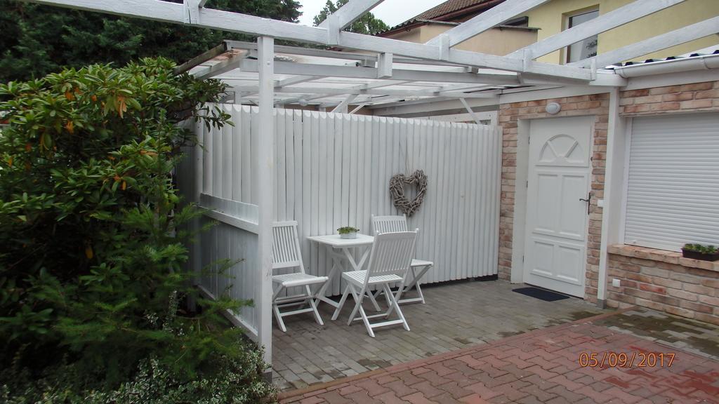 Villa Pod Orzechem W Zaniemyslu المظهر الخارجي الصورة