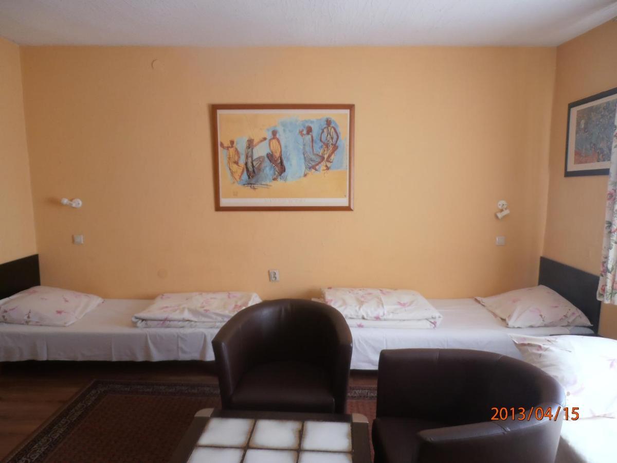 Villa Pod Orzechem W Zaniemyslu الغرفة الصورة